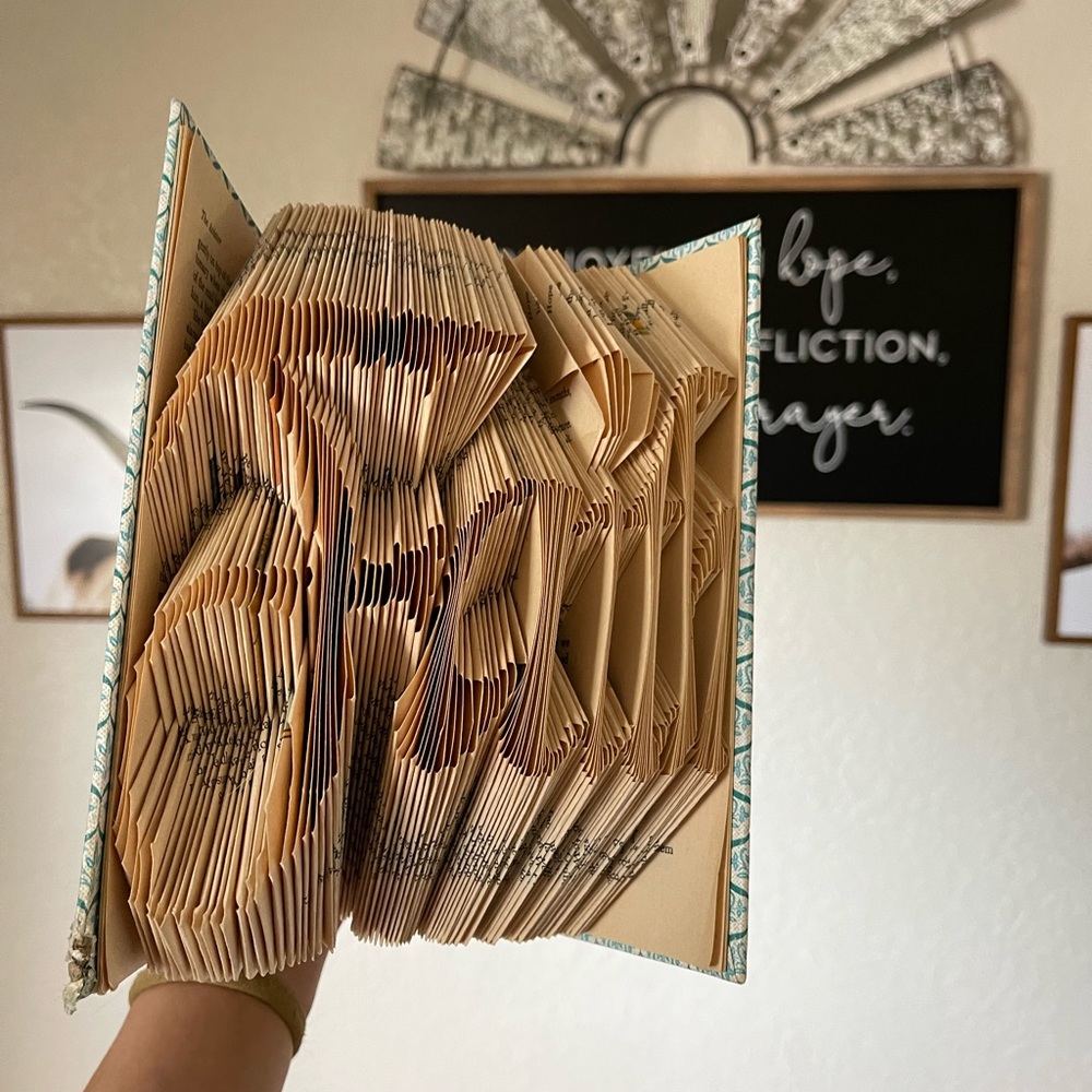 Book folding decor - Picture 3 of 4